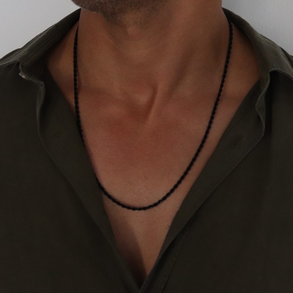 שרשרת חבל שחורה לגבר